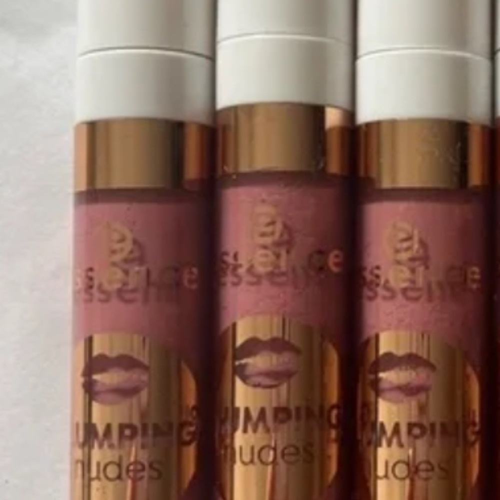 3 Essence Plumping Nudes Lip Gloss #04 that’s big-4.5ml